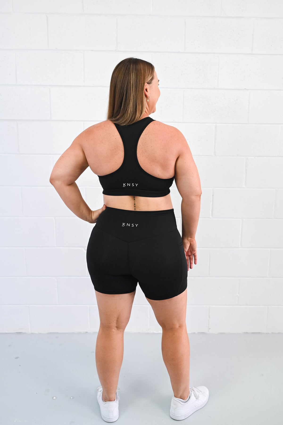 Apex 6" Bike Shorts (Womens) - Black